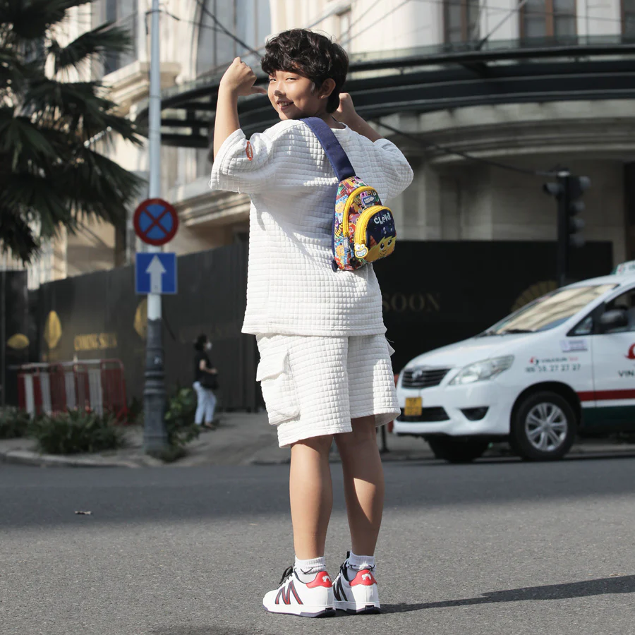 tui-deo-clever-monster-phong-cach-nang-dong-1