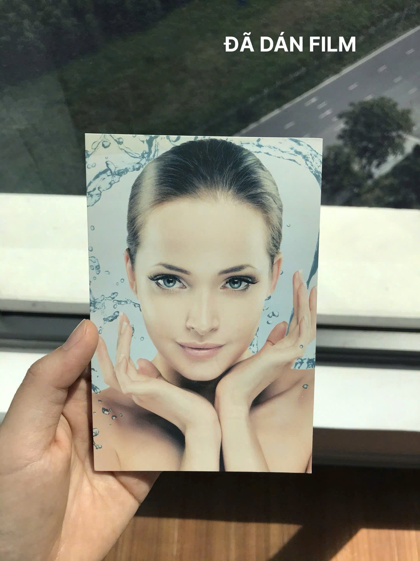 Sau khi dán phim cách nhiệt của kính với ảnh test UV